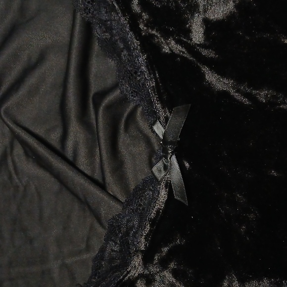 Dolls Kill Widow Enamored Galore Black Velvet Long Sleeve Top XXL Goth Gothic - Picture 4 of 11